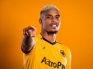 Supporting image for story: Wolves complete £9m Mario Lemina deal 