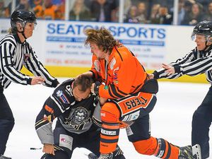 Supporting image for story: Tom Watkins hails Telford Tigers' Deakan Fielder as fists fly