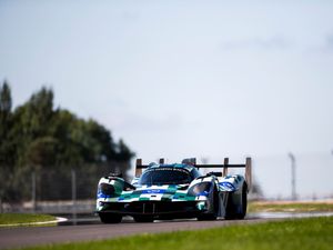 Supporting image for story: Aston Martin Valkyrie AMR-LMH racer begins track testing