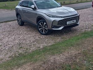 Supporting image for story: MG HS offers style, substance and terrific value