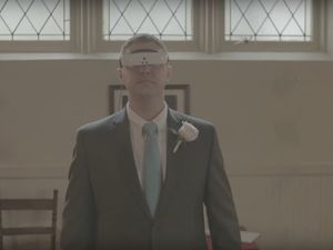 Supporting image for story: Smart glasses have helped a blind man see his wife and children again