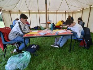 Supporting image for story: Secondary pupils in Wales to ‘check in’ before Easter, education minister says