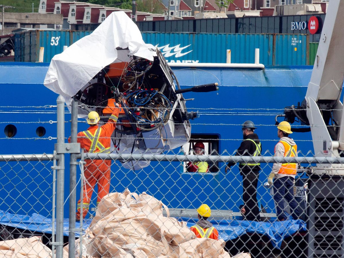 Faulty engineering led to implosion of submersible headed to Titanic – report