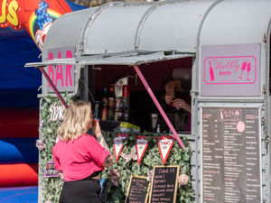 For those wanting a classier drink, the Bubbly Booth offered just that. Photo: Ian Knight / Z70 Photography