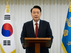 Supporting image for story: South Korean court issues warrant to detain impeached president