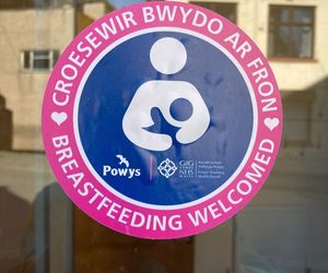 Builth Wells Town Council has become the first local council to officially sign up to the Breastfeeding Friendly initiative, a campaign led by Powys Teaching Health Board