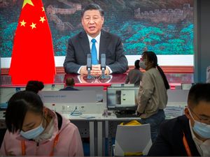 Supporting image for story: China suspends entry for residents of Britain