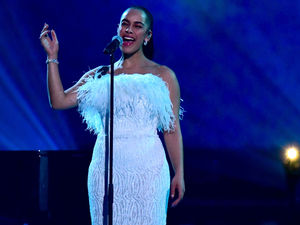Supporting image for story: Jorja Smith to play Glastonbury Festival