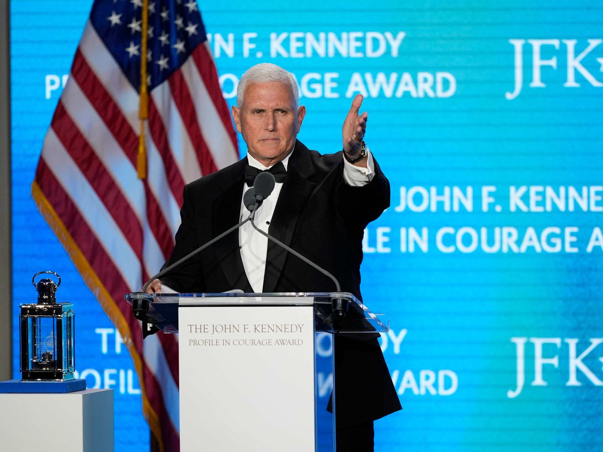 Pence defends US Constitution as he collects award for January 6 actions
