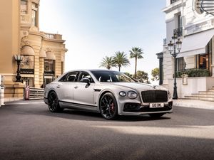 Supporting image for story: Bentley Flying Spur S revealed as driver-focused saloon