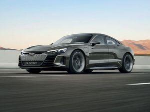 Supporting image for story: Audi e-tron GT Concept revealed with 2020 production planned
