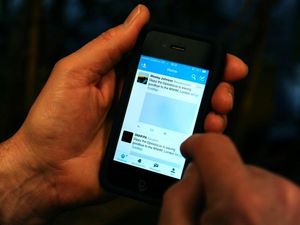 Supporting image for story: Twitter gives users clearer option on feed chronology
