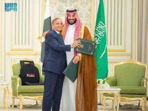Supporting image for story: Saudi Arabia signs mutual defence pact with nuclear-armed Pakistan