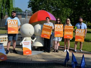 Supporting image for story: Junior doctors on the picket line in Shropshire remain determined to strike for pay demands