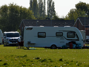 Supporting image for story: Travellers convoy arrives on Wolverhampton playing field