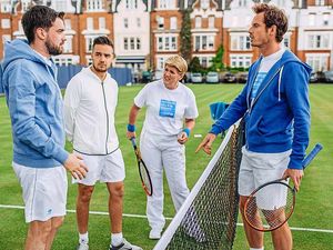 Supporting image for story: WATCH: One Direction's Liam is a Payne in the neck for Andy Murray