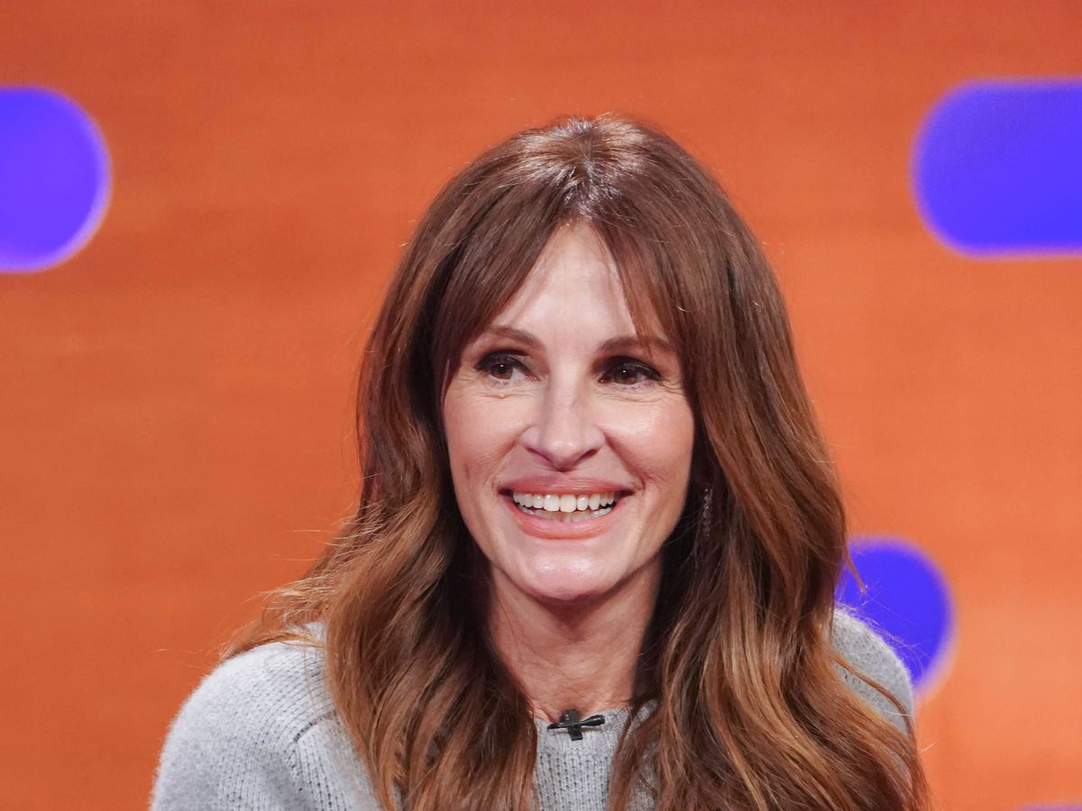 Julia Roberts to narrate new BBC comedy drama series Julia Roberts to narrate new BBC comedy drama series