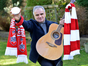 Supporting image for story: Nicos currying favour with Walsall FC balti pie song