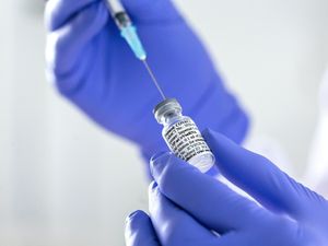 Supporting image for story: Vaccine could be effective despite natural Covid-19 antibodies fall – scientists