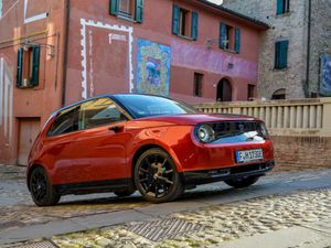 Supporting image for story: Honda e line-up bolstered with new Limited Edition specification