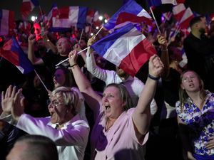 Supporting image for story: French far-right leads after first round of legislative elections