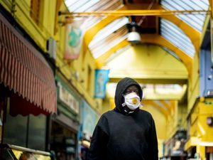 Supporting image for story: BAME people in hospital with coronavirus ’10 years younger than white patients’