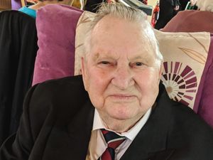 Supporting image for story: Former Telford RAF man Ralph, 92, delights pen pals with his tales