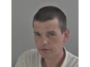 Supporting image for story: Appeal to find man wanted on recall to prison