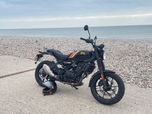 Supporting image for story: Long-term report: The Royal Enfield Guerrilla 450 braves the cold