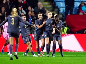 Supporting image for story: England back to winning ways against South Africa but questions remain