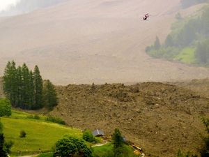 Supporting image for story: Man missing after glacier in Switzerland collapses and destroys village