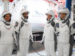 Supporting image for story: SpaceX delays first operational crewed flight to send astronauts into space