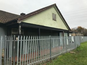 The boarded up and fenced off changing rooms at the Hydes Park playing fields in Wednesbury. Photo: LDRS. Permission for reuse for all LDRS partners.
