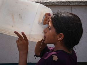 Supporting image for story: Aid groups call on Israel to end ‘weaponisation’ of aid in Gaza