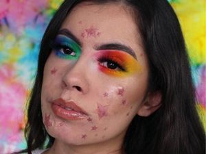 Supporting image for story: Make-up artist embraces her acne with beautiful and unique starry look