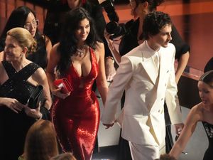 Supporting image for story: Kylie Jenner channels Jessica Rabbit in shimmering red gown ahead of Oscars