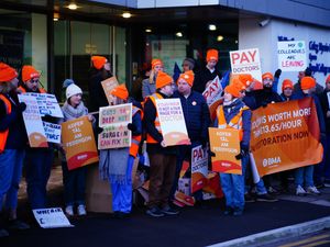 Supporting image for story: Union urges junior doctors to accept pay offer from Welsh Government