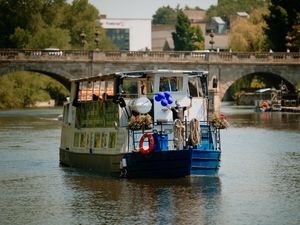Supporting image for story: Warning after stones pelted at Shrewsbury's Sabrina boat while on tour