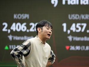 Supporting image for story: Global shares jump as US stocks soar after Trump pauses most tariffs