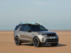 Supporting image for story: Land Rover updates the Discovery with minor styling changes and new tech