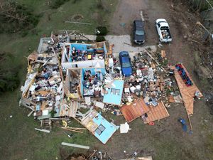 Supporting image for story: Tornadoes and winds kill at least 37 people in US