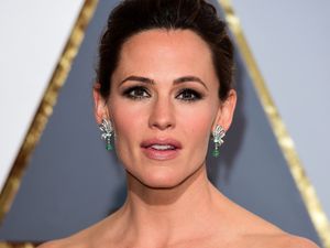 Supporting image for story: Jennifer Garner gets stuck in lift for over an hour at first Comic Con