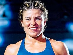 Supporting image for story: Kirstie defends her Euro
crown in a headline fight