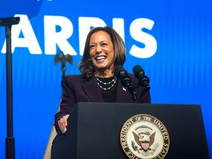 Supporting image for story: Kamala Harris says she wants original plan for debate with Trump