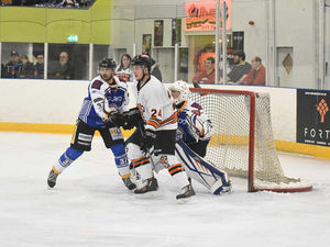 Supporting image for story: Telford Tigers' cup hopes end on penalties