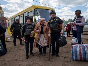 Supporting image for story: Only few hundred residents remain in Ukrainian border town amid Russian assault