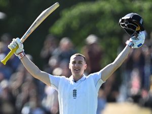 Supporting image for story: Harry Brook cashes in on dropped chances to lead recovery