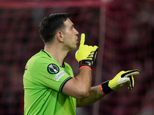 Supporting image for story: Emi Martinez's one word to describe dramatic Aston Villa Europa Conference win in France 