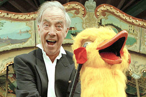 Supporting image for story: Bernie Clifton to star in Oakengates panto