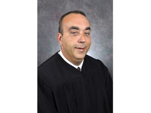 Supporting image for story: Kentucky sheriff charged with murdering judge in courthouse